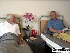 Blasen, Fetisch, Hd, Krankenschwester, Dürr, Tätowierung, Flotter dreier, Eng