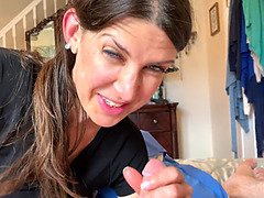 Amateur, Sucer une bite, Brunette brune, Femme couguar, Hd, Mère que j'aimerais baiser, Maman, Suçant