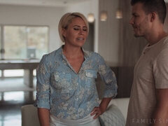 Grosser arsch, Grosser schwanz, Grosse titten, Blondine, Blasen, Hundestellung, Küche, Kurzes haar