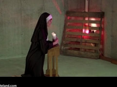 Amateur, Bondage, Brunette brune, Fétiche, Nonne, Punition, Fessée, Attachée