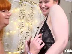 Grosse titten, Geile alte tussi, Paar, Handjob, Reif, Nudist, Muschi, Rotschopf