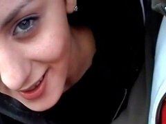 Pijpbeurt, Bruinharig, Auto, Likken, Masturbatie, Natuurlijke tieten, Tiener, Tieten likken