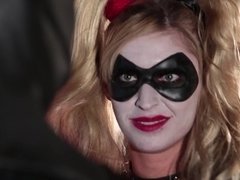 Nana, Grosse bite, Sucer une bite, Tir de sperme, En levrette, Hd, Masque, Seins naturels