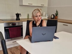 Blond, Hd, Natuurlijke tieten, Kut duiken, Geschoren, Alleen, Kousen, Vrouw