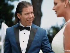 Grosser arsch, Grosse titten, Fingern, Lingerie, Milf, Muschi, Rasiert, Entkleiden