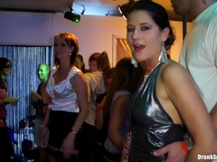 Dansen, Interraciaal, Orgie, Feest, Pornster, Satijn, Swinger, Nat