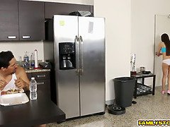 Sucer une bite, Papa, Poupée, Hard, Fille latino, Séduite, Suçant, Adolescente