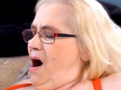 18 ans, Fétiche, Lunettes, Mamie, Mature, Actrice du porno, Seins flasques, Belle mère