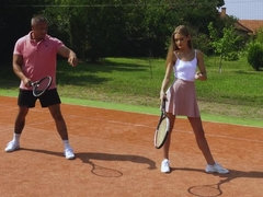 Sperma in mond, Sperma in gezicht, Handbeurt, Hongaars, Orgasme, Rok, Zuigen, Tatoeage