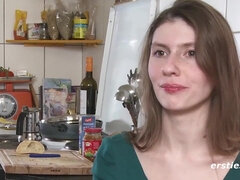 Theaterwissenschaftlerin Vanessa X. masturbiert sinnlich mit den H�nden - solo brunette Vanessa x