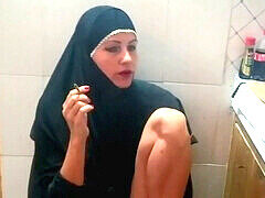 アラブ, デカ尻, 淫乱熟女, 喫煙