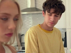 Arsch, Schlafzimmer, Blasen, Kehlenfick, Hundestellung, Hardcore, Reiten, Jungendliche (18+)