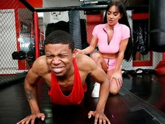 Culo grande, Negro, Mamada, Morena, Estilo perrito, Interracial, Bofetada, Tatuaje
