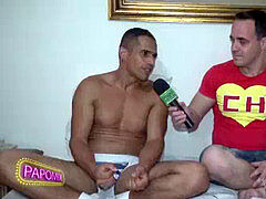 #SUITE69 - Ator porn Jhony Louis na cama do hotel Rainbow - Parte three