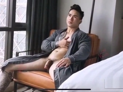 Trai Viet khoe cu nó_ng bong Logan Nguyen