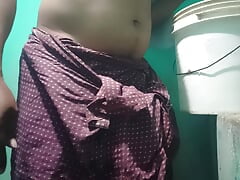 Porn pumping and pissing in washroom