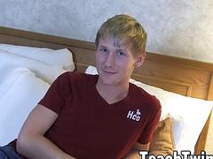 Cute American twink jerking off solo