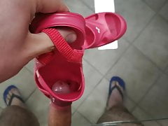 Fuck cum my cousin little rubber Arena beach pool sandals