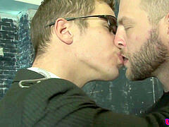 dickblowing buff asspounding guy in the car