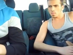 Se graban follando en el coche