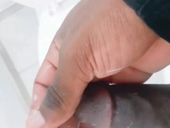 ma sting était chaud quand j'étais seul dans mon toilette privé