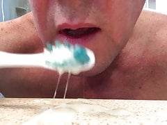 Cum brush teeth