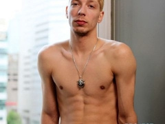 Amateur dude dancing and jacking off as well