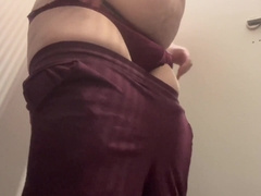 22-yr-senior round strokes in a fitting guest room of the shop