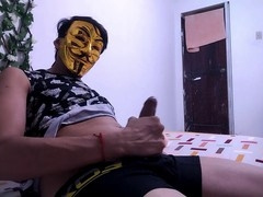 Guy with a big cock gets off solo