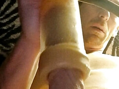 A little close up action of the Venus 2000 sex machine