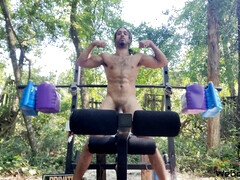 Bench press & dumbbells (4K)
