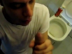 No banheiro da facul748