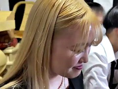 Grote mammen, Pijpbeurt, Sperma, Vuisten, Groepseks, Japaans, Trio, Tieten likken