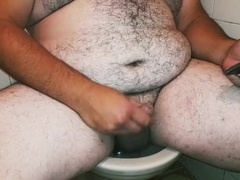 Ginormous hunky hunk witnesses pornography on his cell smartphone and strokes