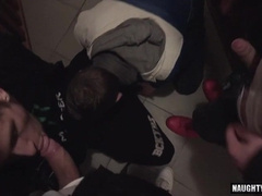 Watch this hot dude ejaculate & take a cumshot on his face