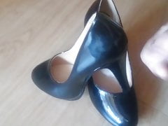 Massive cumshot on neighbour's high heels (heels bukakke)
