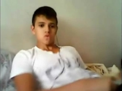 Uber-Cute Cam Fellow Jacking Off