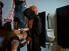 Muscle Hunk Sucks The Cock Of The Halloween Serial Fucker
