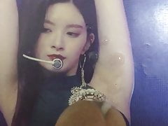Everglow Wang Yiren Cum on her Armpits twice dry and piss