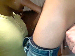 Latino Rompe el rump del negro a pelo