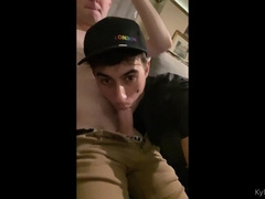 Gaming dt- providing my bf head whilst he's gaming