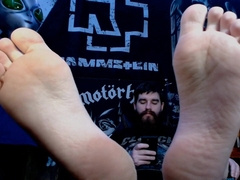 Bearded Metalhead Gamer Flashing Soles While Texting