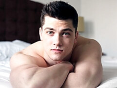 Aspiring bodybuilder Collin Simpson cums quick