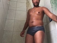big guy shows off in bath