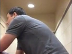 White Manager Pounds Black Theif In Restroom 3