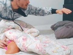 He wakes up his gf by munching her puss