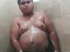 Stroking off while taking tub