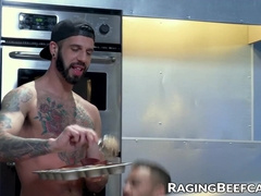 Inked Romeo Davis fills his raw cock into Beaux Banks in kitchen fuck