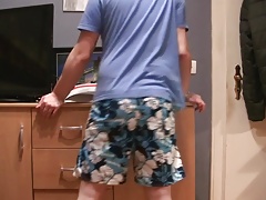 Sagging in Satin Boxershorts