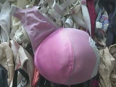 the delicious pink hofredo bra for big cumshot.